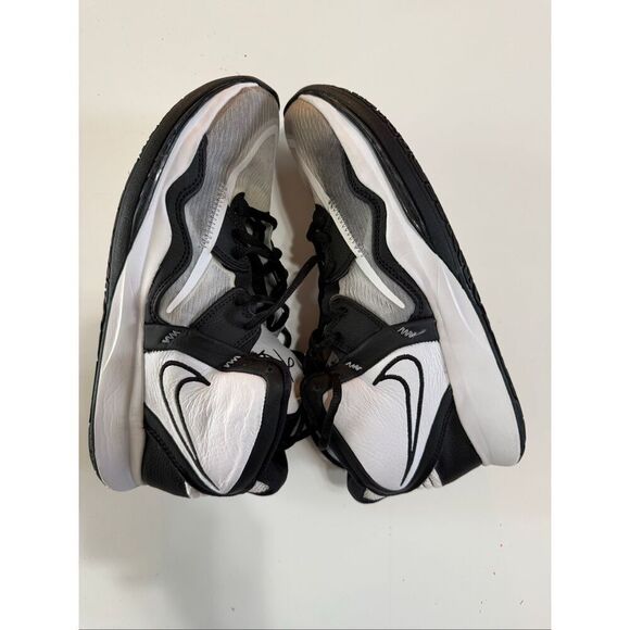Nike Men\'s Size 10.5 Kyrie Infinity Basketball Shoes Sneakers Black White Oreo